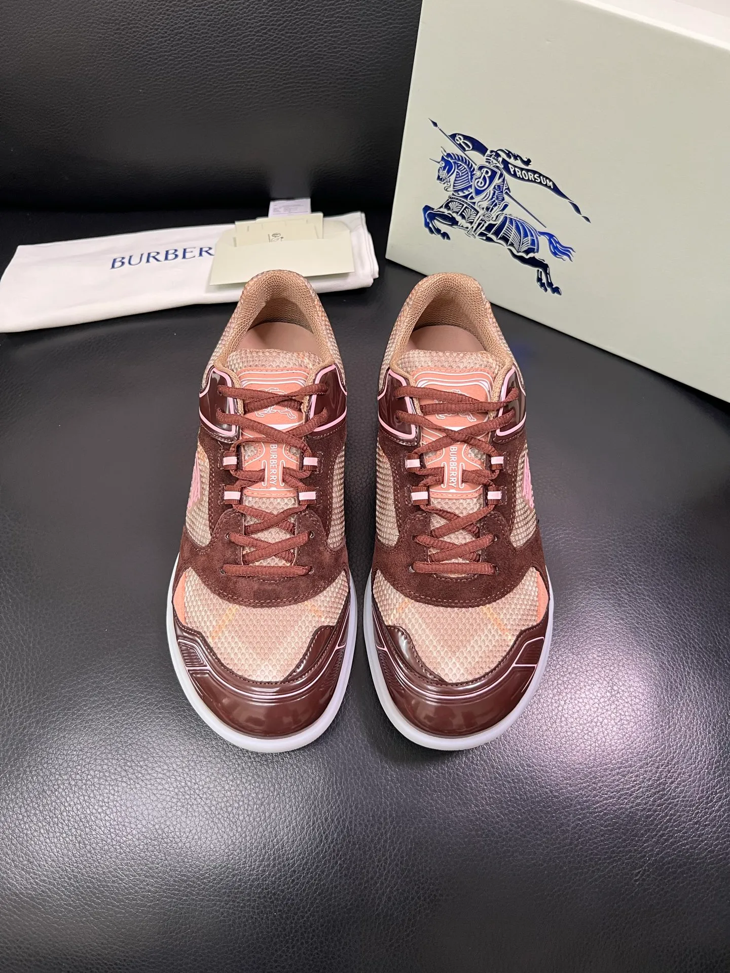 Men's shoes 💰740 BURBERRY top crafts Burberry counter synchronization, original factory configuration imported cowhide fabrics from Italy, high-quality complex splicing process, imported cowhide inner pads, breathable and comfortable, soles: original soles specially provided by the original factory, original and single goods High quality welcome to compare, code number 38-44 (customized 45 46) 85855